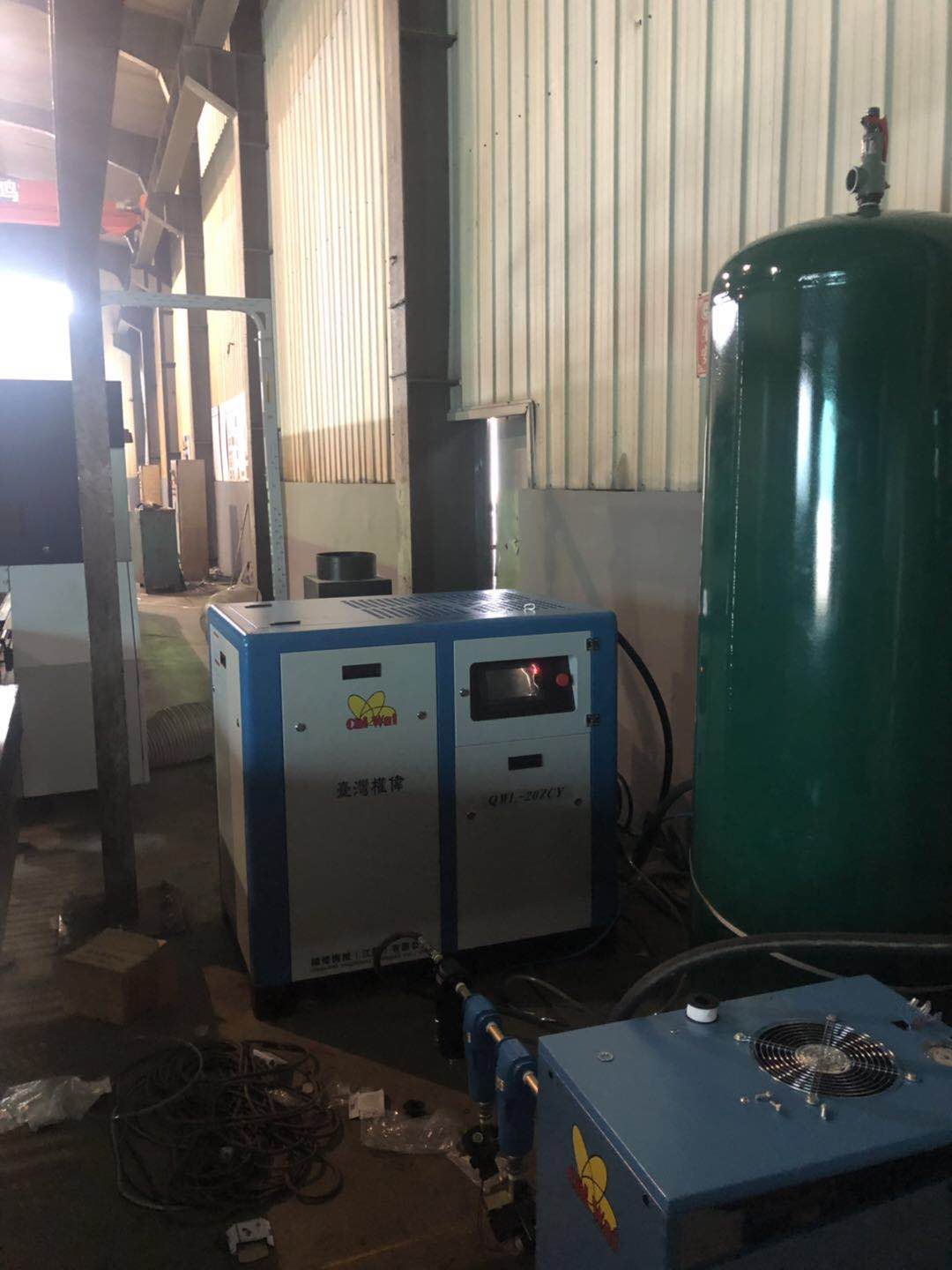 權(quán)偉激光切割螺桿空壓機(jī) 權(quán)偉激光切割螺桿空壓機(jī)