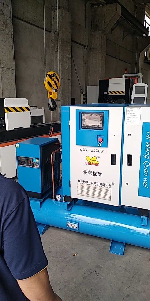 激光切割螺桿空壓機(jī) 激光切割螺桿空壓機(jī)