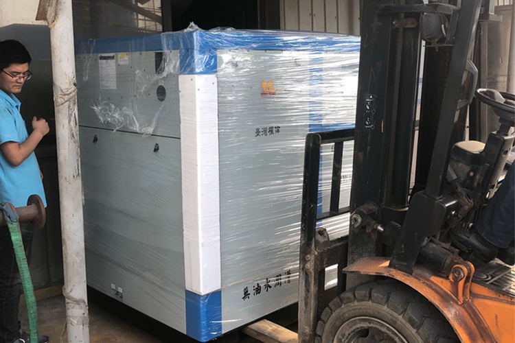 權(quán)偉螺桿空壓機(jī) 權(quán)偉螺桿空壓機(jī)