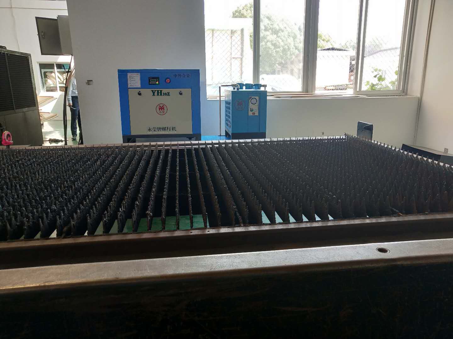 激光切割螺桿空壓機 激光切割螺桿空壓機